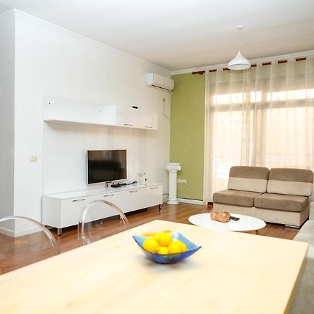 Cozy Apartment In The Heart Of Tirana ! Exterior foto