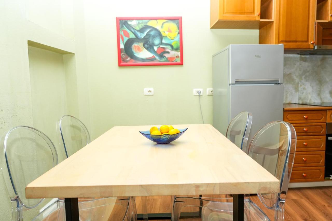 Cozy Apartment In The Heart Of Tirana ! Exterior foto